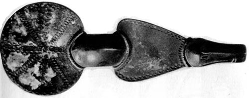 114. Ломбардская застежка. VI или VII век. Ноцера Умбра. В гробнице были найдены, прежде всего, ожерелья и броши, а также перстни и диадемы. 