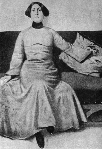 474. Эуген Спиро. Дама в одежде нового стиля, 1902 г. Это платье, хотя и практично, но общий вид его не очень привлекателен. 