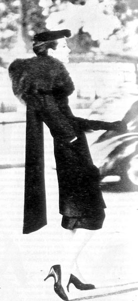 504. Кристобальд Баленсиага, 1955 г. Выходное платье в стиле «тюник». Узкие прилегающие линии типичны для середины пятидесятых лет. 