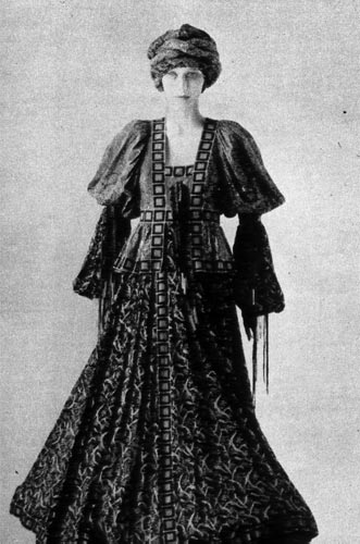513. Бил Джиб, 1972 г. Платье, созданное для певицы Санди Шоу, вызвало пристальный интерес к одежде из набивного индийского хлопка. 