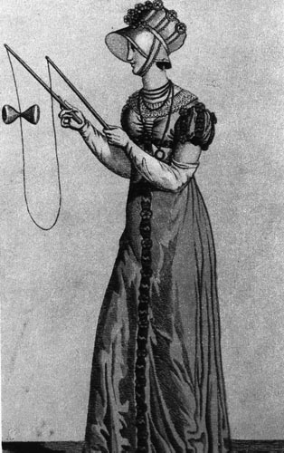 637. «Костюм паризьен», 1812 г. К платью, декорированному лентами и плиссированными бейками, дамы носят шляпы, так наз. шуте. 