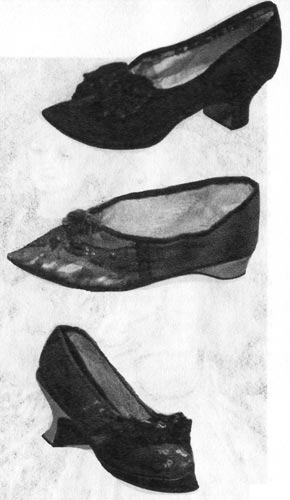 972. Обувь для танцев XVIII столетия. Музей обуви, Готтвальдов. 